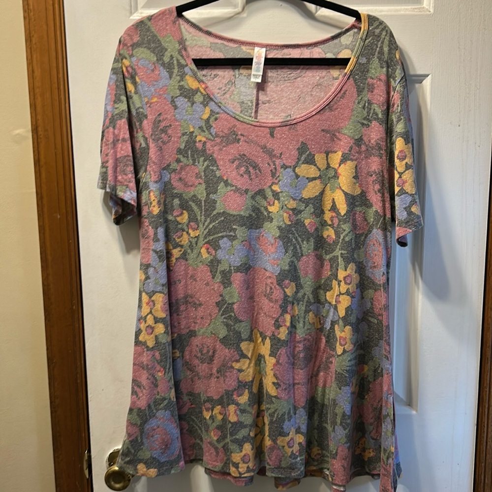 Lularoe Perfect T
Size Large
Good condition